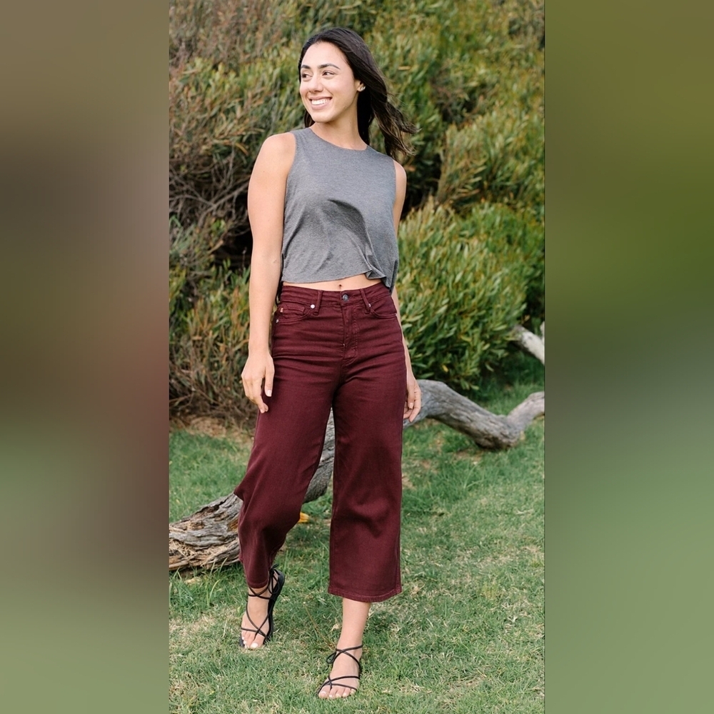 Judy Blue HR Tummy Control Garment Dyed Wide Leg Cropped Jeans Oxblood 3/26 NEW